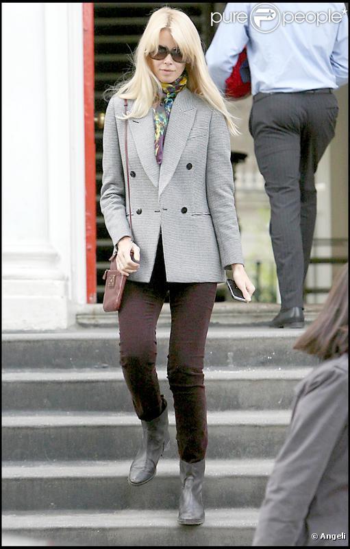 Claudia Schiffer sort de l'école à Londres le 9 octobre 2009