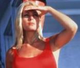 Nicole Eggert superbe dans  Alerte à Malibu  !
