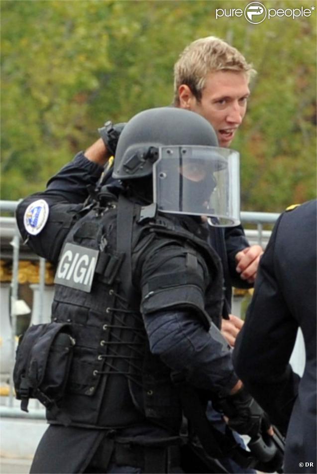 Alain Bernard est l'acteur d'une prise d'otage fictive, mise en place dans le cadre des Journées de la sécurité intérieure. 11/10/09