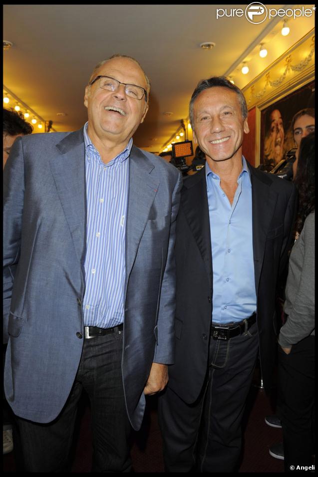 Gérard Louvin et Daniel Moine lors du spectacle au théâtre Déjazet de Gregory Charles à Paris le 12 octobre 2009