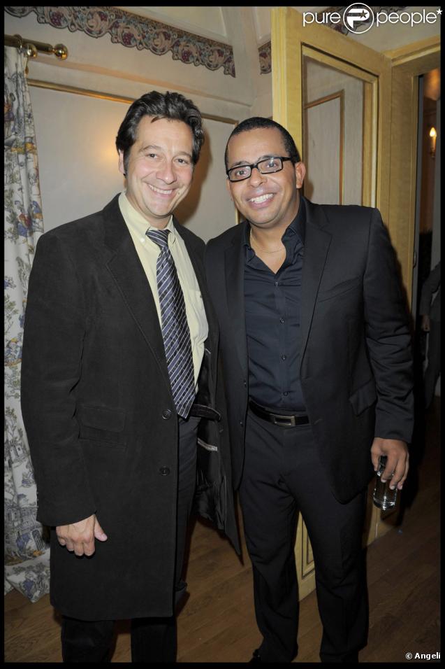 Laurent Gerra et Gregory Charles lors du spectacle au théâtre Déjazet de Gregory Charles à Paris le 12 octobre 2009