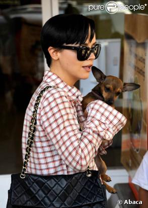 Christina Ricci, à l'occasion du Saving Grace Animal Rescue, durant lequel elle a adopté Woofy, à Los Angeles, le 27 septembre 2009 !