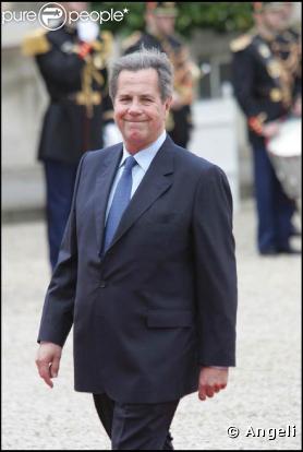 Si Jean-Louis et Bernard Debré - fils de Michel Debré - ne se ressemblent pas, ils sont pourtant jumeaux ! Apparemment la politique chez eux, c'est une histoire de famille !