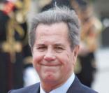 Si Jean-Louis et Bernard Debré - fils de Michel Debré - ne se ressemblent pas, ils sont pourtant jumeaux ! Apparemment la politique chez eux, c'est une histoire de famille ! 