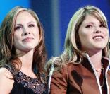 George W. Bush - ex président des États-Unis - est le père de deux jumelles, Jenna et Barbara Bush. Agées de 28 ans, Jenna est enseignante quant à Barbara, elle se sent beaucoup plus concernée par la politique dans le monde.