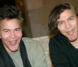 Les jumeaux Igor et Grichka Bogdanoff animent des émissions de télévision de vulgarisation scientifique. Une ressemblance à vous y tromper ! 