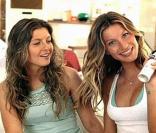 Gisele Bündchen est sans aucun doute l'un des plus beaux tops sur la planète. A 28 ans, la brésilienne est une véritable beauté divine. Si la belle blonde est mondialement connue, ce n'est pas le cas de sa soeur jumelle Patricia !