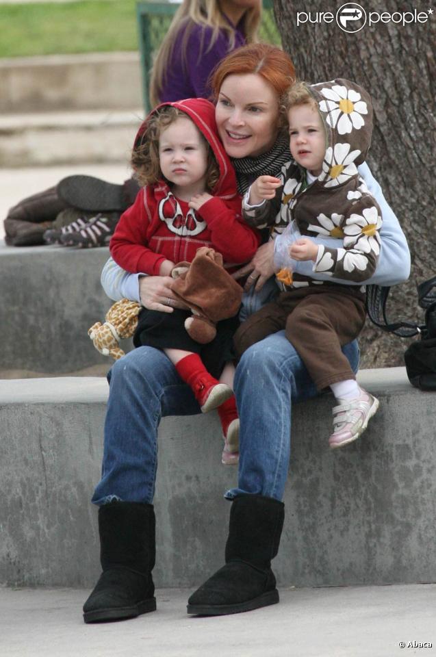 Marcia Cross est tout sauf Desperate quand elle est entourée de ses deux amours Savannah et Eden. Aujourd'hui les deux jumelles qu'elle a eues avec son mari Tom Mahone, ont deux ans et demi et... des têtes de jolies chipies. 