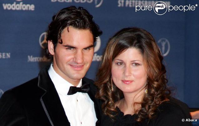 Les jumeaux envahissent aussi les terrains de tennis... Le 23 juillet dernier, le numéro 1 mondial de tennis Roger Federer devenait papa ! Et pas qu'une fois... Sa femme Mirka a donné naissance à deux poupées Myla Rose et Charlene Riva.