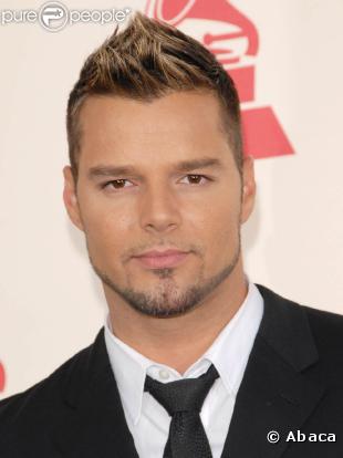 Ricky Martin a accueilli deux jumeaux - nés par mère porteuse - Matteo et Valentino. Ses deux amours ont fêté leur un an en août dernier, et il n'y à rien à dire ils ont des bouilles à croquer !