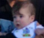 Ricky Martin a accueilli deux jumeaux - nés par mère porteuse - Matteo et Valentino. Ses deux amours ont fêté leur un an en août dernier, et il n'y à rien à dire ils ont des bouilles à croquer ! 