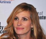 La belle Julia Roberts est l'une des premières à avoir conjugué la naissance au pluriel. C'est le 28 novembre 2004, que la Pretty Woman a accouché d'un petit Phinnaeus Walter et d'une petite Hazel Patricia ! 