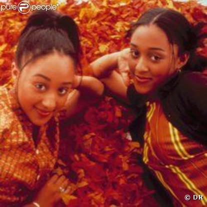 La ressemblance est frappante vous ne trouvez pas ? Les jumelles Tia et Tamera Mowry nous en ont fait voir de toutes les couleurs dans... Sister, Sister !