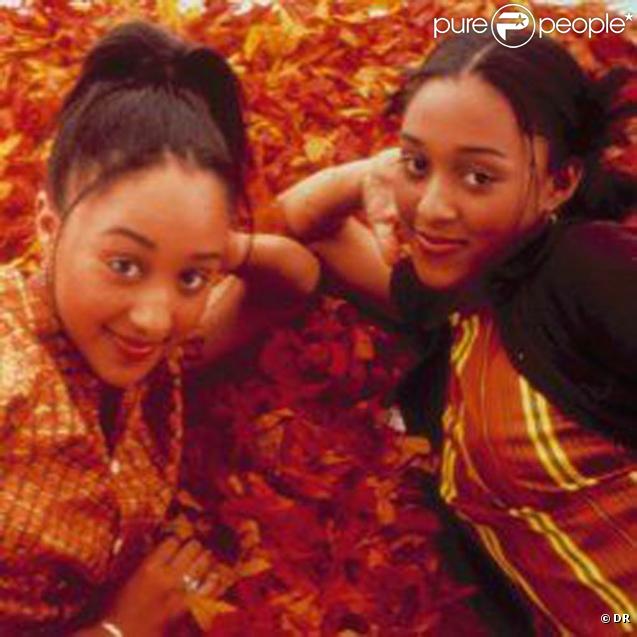 La ressemblance est frappante vous ne trouvez pas ? Les jumelles Tia et Tamera Mowry nous en ont fait voir de toutes les couleurs dans... Sister, Sister !  
