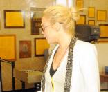 Lindsay Lohan à son arrivée au tribunal de Los Angeles, avec une veste un peu show business !