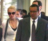 Lindsay Lohan à son arrivée au tribunal de Los Angeles, avec une veste un peu show business !