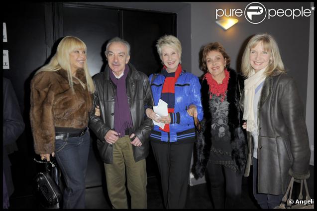 Lova Moor, Patrick Semama, Danièle Gilbert, PAscale Roberts et Marie-Christine Adam lors du show pour les quarante ans de carrière de Nicoletta à L'Alhambra à Paris le 15 octobre 2009