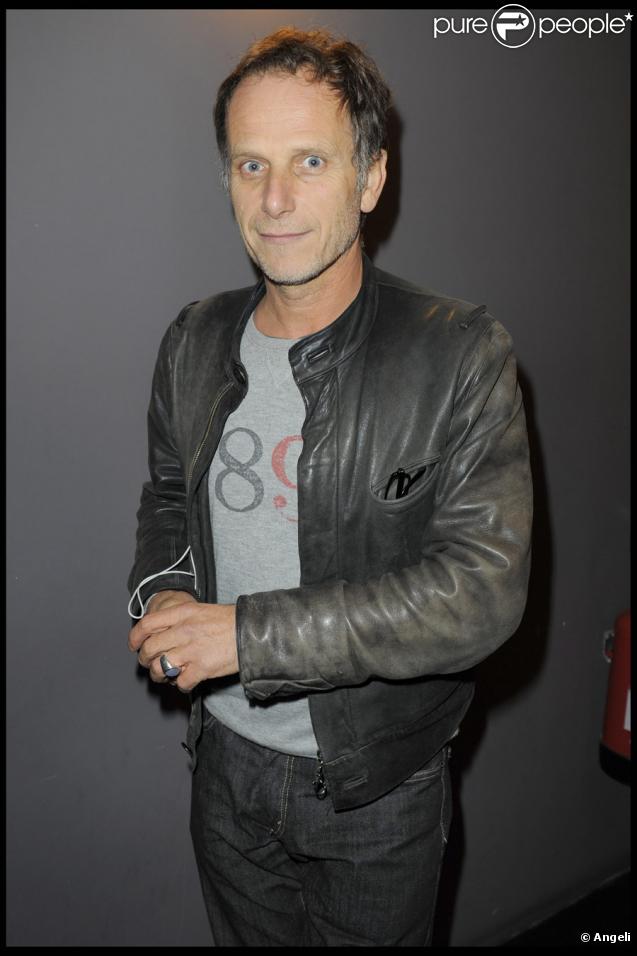 Charles Berling lors du show pour les quarante ans de carrière de Nicoletta à L'Alhambra à Paris le 15 octobre 2009
