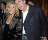 Nicoletta et Bernard Menez lors du show pour les quarante ans de carrière de Nicoletta à L'Alhambra à Paris le 15 octobre 2009