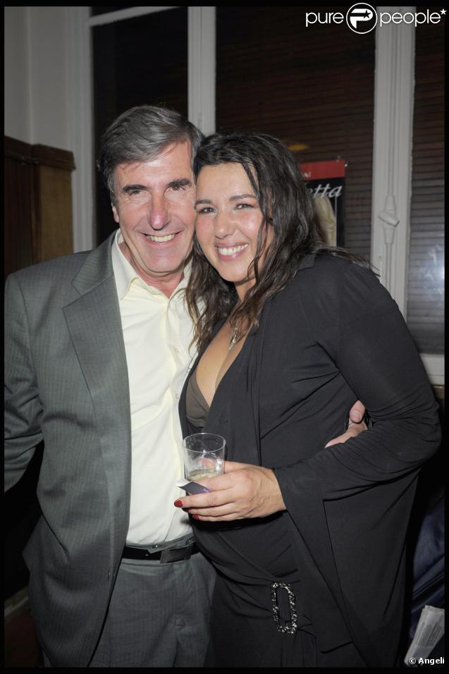 Bernard Menez et Nathalie Cardone lors du show pour les quarante ans de carrière de Nicoletta à L'Alhambra à Paris le 15 octobre 2009