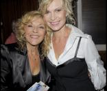 Nicoletta et Catherine Falgayrac lors du show pour les quarante ans de carrière de Nicoletta à L'Alhambra à Paris le 15 octobre 2009