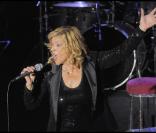 Nicoletta lors de son show pour ses quarante ans de carrière  à L'Alhambra à Paris le 15 octobre 2009