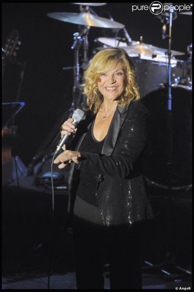 Nicoletta lors de son show pour ses quarante ans de carrière  à L'Alhambra à Paris le 15 octobre 2009