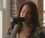 Fran Drescher au micro, sa nouvelle passion !