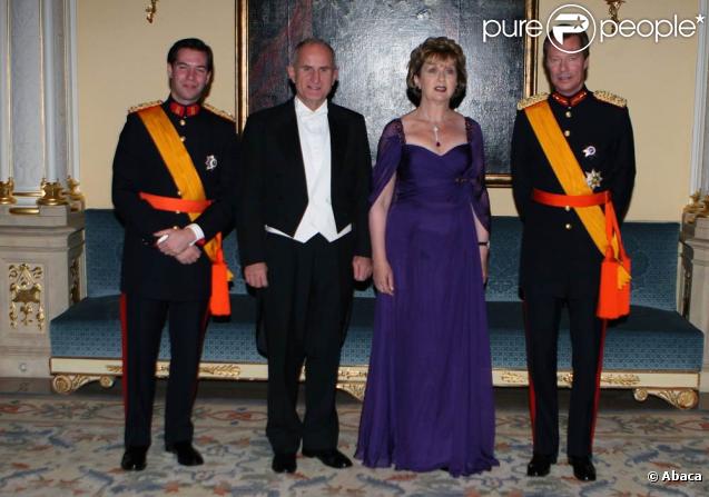 Henri de Luxembourg et son fils Guillaume reçoivent le couple présidentiel irlandais au Palais grand-ducal, le 16 octobre 2009
