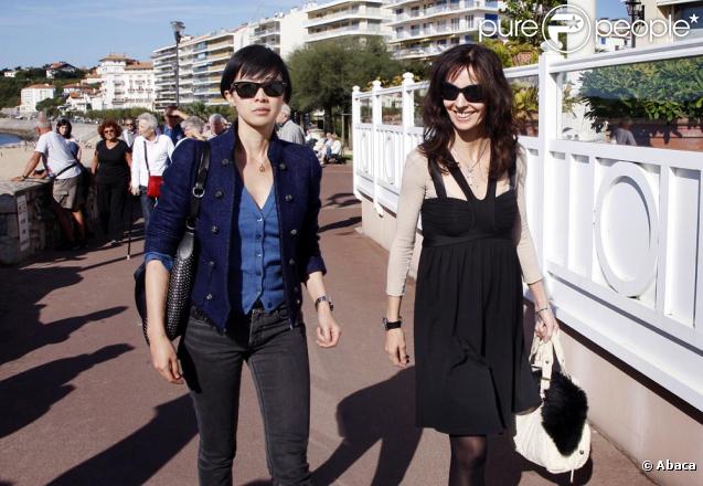 Anne Parillaud sur la plage de St Jean-de-Luz Octobre 2009