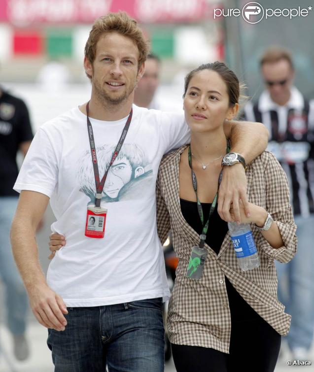 Jenson Button, ici avec sa compagne Jessica Michibata, est devenu, le 18 octobre 2009, champion du monde de F1
