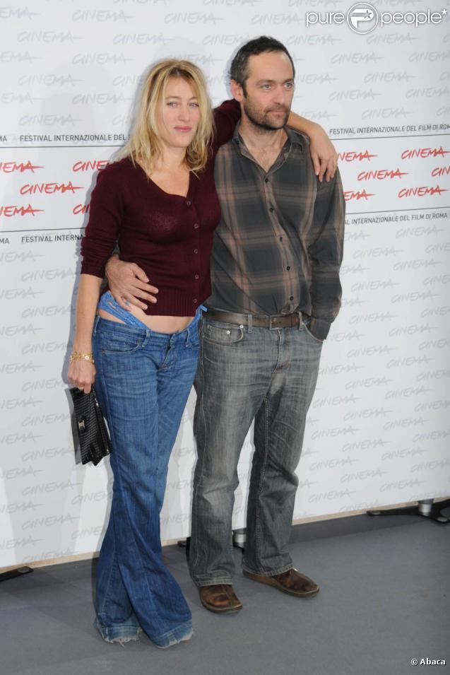 Valeria Bruni-Tedeschi et le réalisateur Cédric Kahn, à l'occasion du photocall du film  Les Regrets , dans le cadre du 4e Festival International du Film de Rome, le 19 octobre 2009 ! 