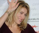 Valeria Bruni-Tedeschi fait coucou à l'occasion du photocall du film  Les Regrets , dans le cadre du 4e Festival International du Film de Rome, le 19 octobre 2009 ! 