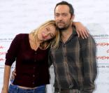 Valeria Bruni-Tedeschi dans les bras de Cédric Kahn, à l'occasion du photocall du film  Les Regrets , dans le cadre du 4e Festival International du Film de Rome, le 19 octobre 2009 ! 