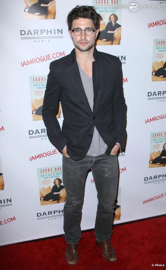 Matt Dallas lors de la soirée organisée pour la sortie du livre de Laura Day How To Rule The World From Your Couch' le 19 octobre 2009 à Los Angeles 