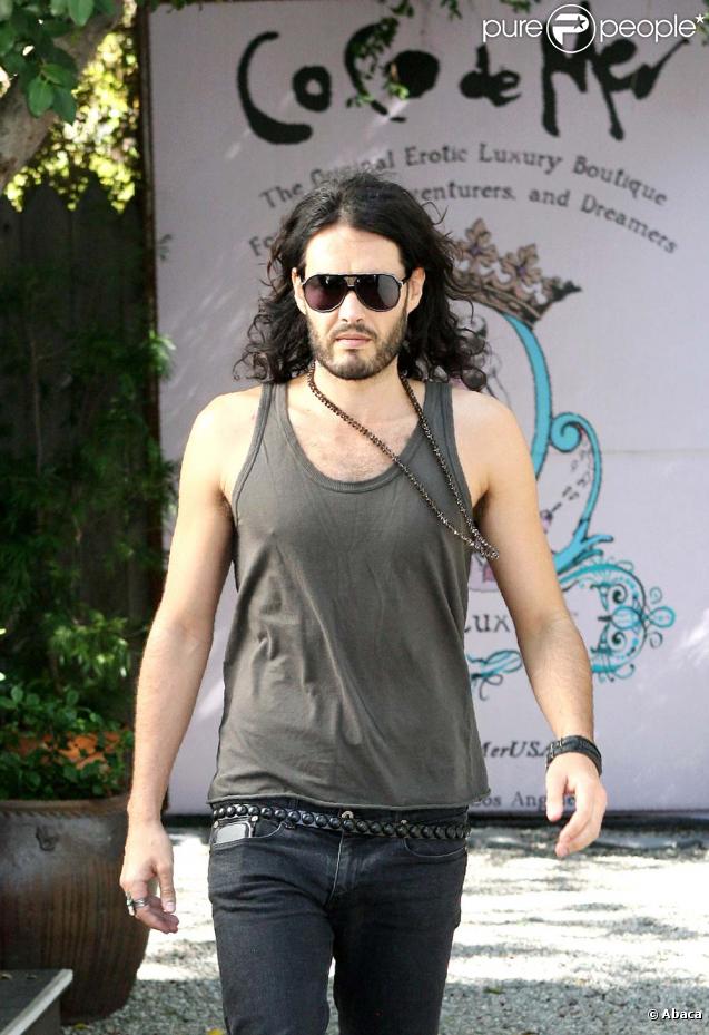 Russell Brand fait son shopping à la boutique Coco de Mer, le 19/10/09 à Los angeles.