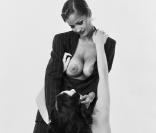 Dita Von Teese et son amie Alley Baggett dans des poses très libertines ! 