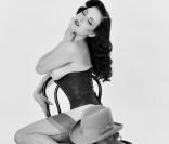 Dita Von Teese et son amie libertine Alley Baggett dans des poses très libertines ! 