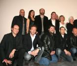 Dany Boon entouré de ses complices dans le film : Kad Merad, Zoé Félix, Philippe Duquesne, Line Renaud, Stéphane Freiss, Guy Lecluyse, Anne Marivin, Patrick Bosso, Zinedine Soualem, Jérôme Commandeur, et sa femme Yaël, venue le soutenir. 