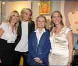 Michèle Morgan, Sylvie Elias et ses filles Sarah et Déborah Marshall, à l'exposition Inclusions et Portraits. 13/10/09
