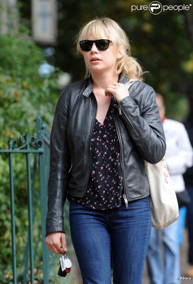 Michelle Williams en balade dans les rue de New York, le 29 octobre 2009.