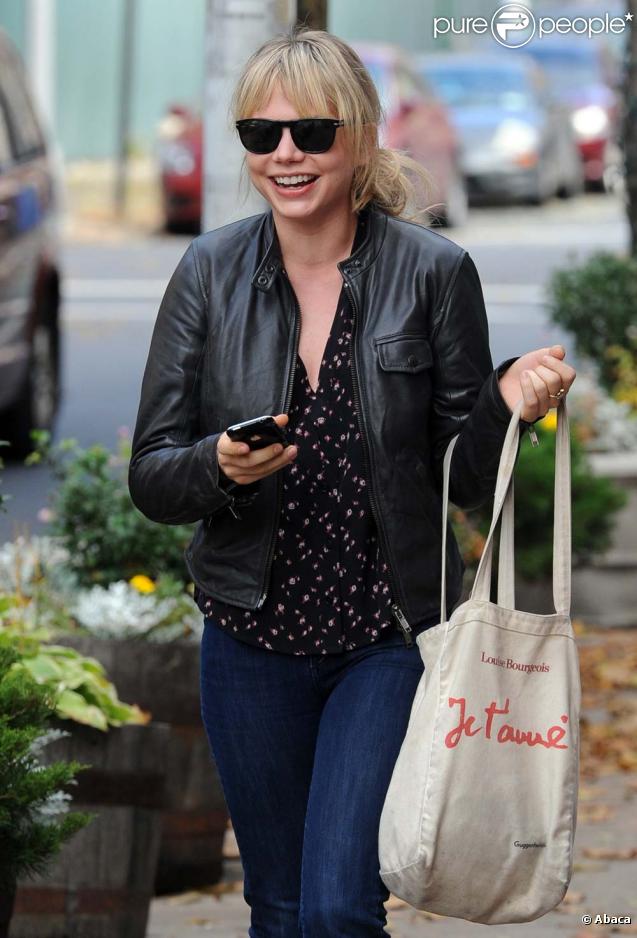 Michelle Williams en balade dans les rue de New York, le 29 octobre 2009.