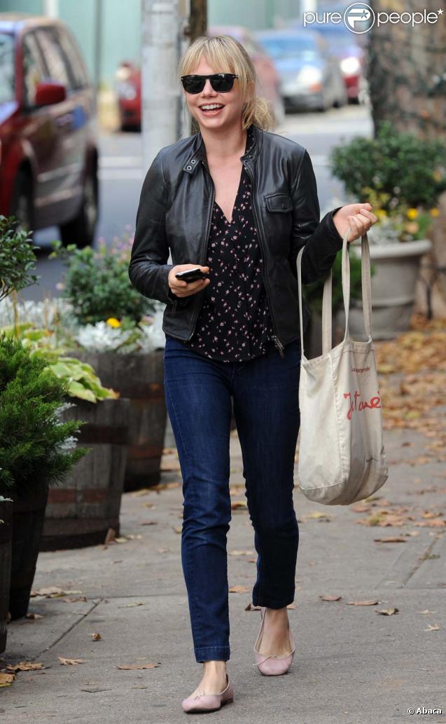 Michelle Williams en balade dans les rue de New York, le 29 octobre 2009.