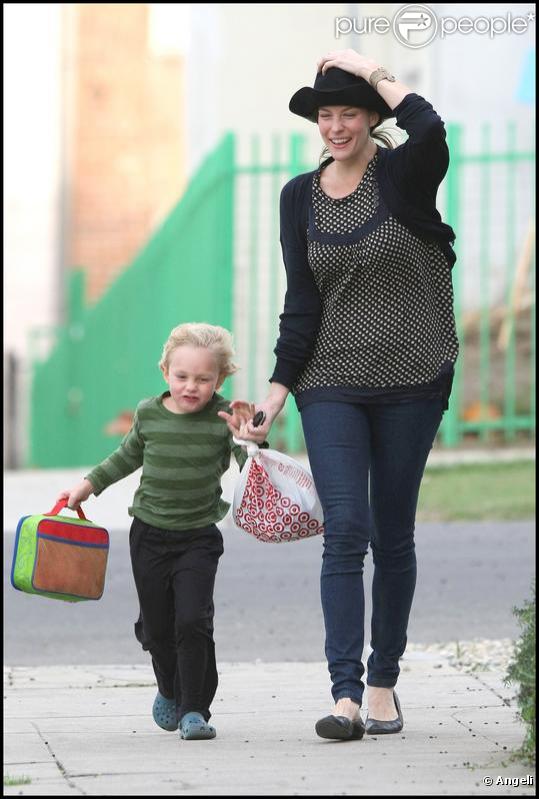 Liv Tyler est allée chercher son fils Milo à l'école le 27 octobre 2009