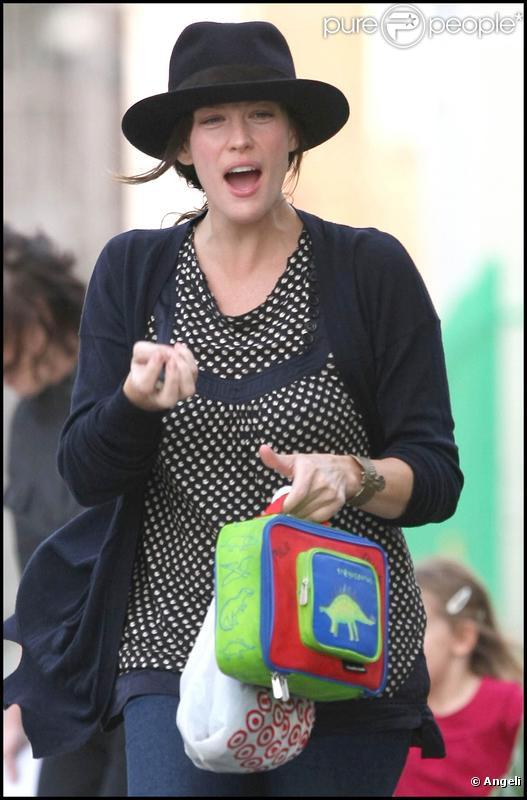 Liv Tyler est allée chercher son fils Milo à l'école le 27 octobre 2009