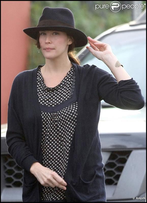 Liv Tyler est allée chercher son fils Milo à l'école le 27 octobre 2009