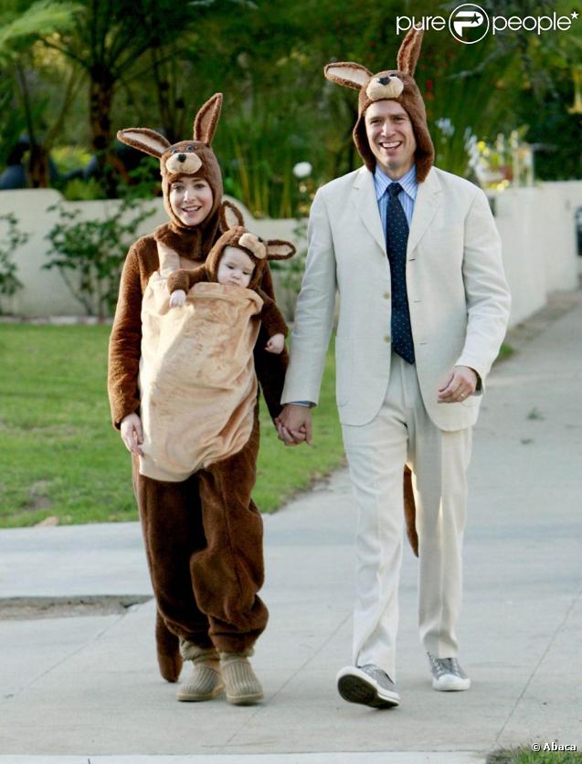 Alyson Hannigan, son mari Alexis, et sa petite fille Satyana, 7 mois :  so cute  pour Halloween !