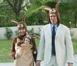 Alyson Hannigan, son mari Alexis, et sa petite fille Satyana, 7 mois :  so cute  pour Halloween !