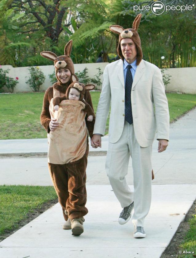 Alyson Hannigan, son mari Alexis, et sa petite fille Satyana, 7 mois :  so cute  pour Halloween !
