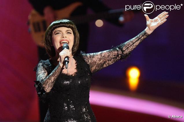 Mireille Mathieu sur le plateau d'une émission allemande (31 octobre 2009)